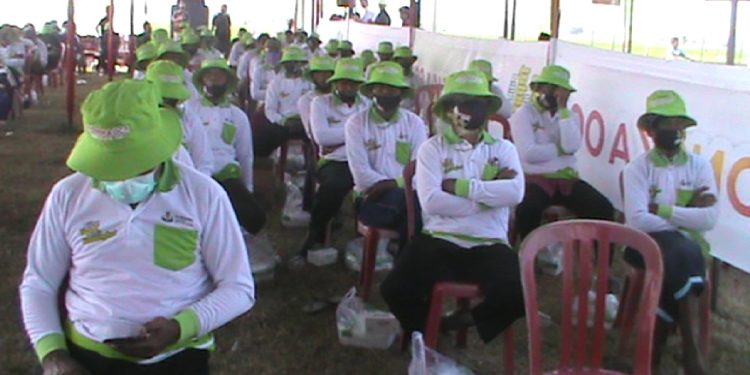 Demontration Plot Penyemprotan Massal Pupuk NPK dan Organik Cair Phonska Oca di Sragen