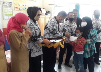 Tujuh Siswa Korban Kebakaran Dapat Santunan PGRI Depok