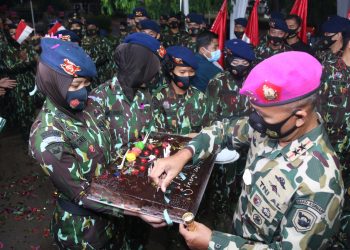 HUT TNI KE-75, DANKORMAR TERIMA KEJUTAN DARI KORPS BRIMOB