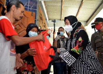 Singgah ke Ponorogo, Mensos Risma Berikan Bantuan Untuk Penyandang Disabilitas