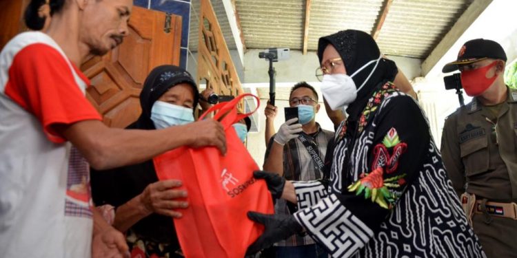 Singgah ke Ponorogo, Mensos Risma Berikan Bantuan Untuk Penyandang Disabilitas