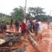 Secara Swadaya, Masyarakat Kecamatan Berbak Perbaiki Jalan Yang Rusak