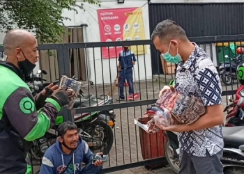 Kejaksaan Negeri Kota Depok Bagikan Ratusan Sajadah Untuk Masyarakat