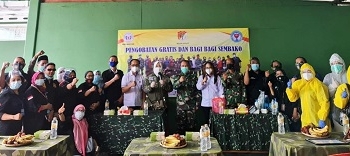 Fahira Idris Bareng FWJ Korwil Jaktim di Kodim 05/05 Jakarta Timur Gelar Pengobatan Gratis Dan Bagi Sembako Dalam Rangka HPN 2021