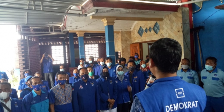 Kader Demokrat Sragen Cap Jempol Darah – Setia AHY, Tolak Moeldoko