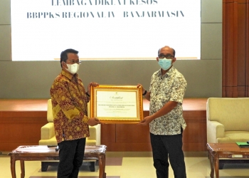 Kepala Pusdiklat Kesos : Peroleh Penilaian Kategori Terakreditasi Penuh Agar Menjadi Motivasi Untuk terus meningkatkan Penyelenggaraan Diklat Kesos di Regional IV Kalimantan