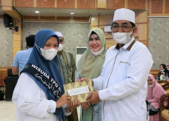 Bupati UAS Hadiri Wisuda 140 Santri TPQ