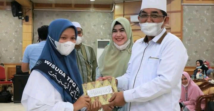 Bupati UAS Hadiri Wisuda 140 Santri TPQ