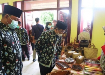 Bupati UAS-Hairan Laonching Batik Khas Tanjabbar
