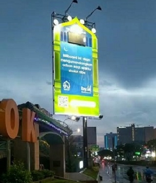 Di Depok Ada Baliho Kumandangkan Azan Saat Tiba Waktu Berbuka Puasa
