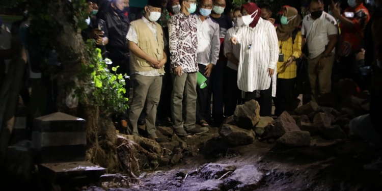 Kunjungi Lokasi Bencana di Magetan, Kemensos RI Salurkan Bantuan Logistik