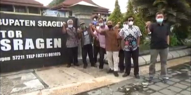 Perangkat Desa Sragen Geruduk PTUN