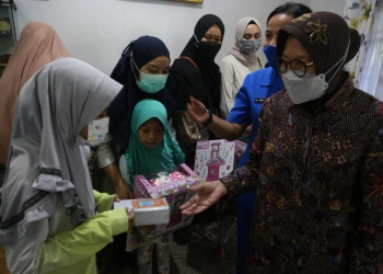 Menko PMK dan Mensos Risma, Kunjungi Keluarga Korban Nanggala 402