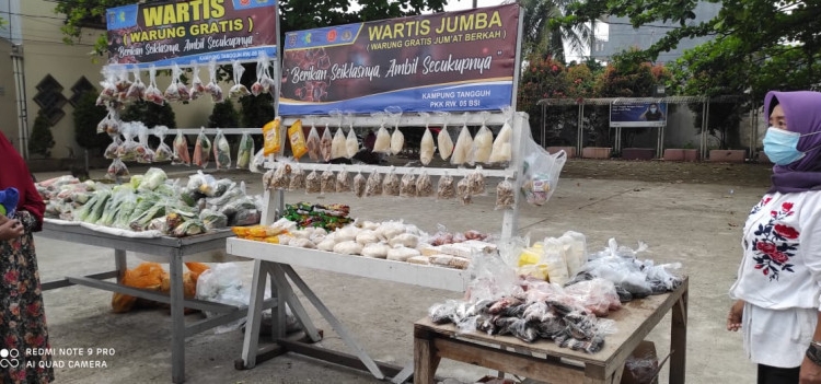 PKK Bojongsari Buka Warung Gratis Setiap Jum’at
