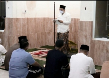 Gus Yasin Laksanakan Sholat Gerhana di Tempat Dinas