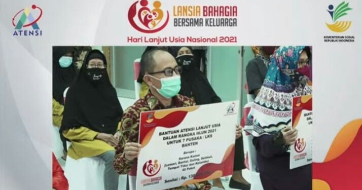 Kemensos Beri Penghargaan Bagi 5 Lansia Berprestasi