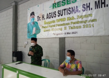 Anggota DPRD Fraksi PPP, Agus Sutiana, Memberikan Bantuan Tanaman dan Bibit Ikan