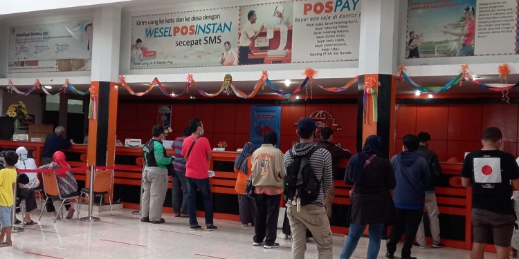 Penyaluran BST dari Kemensos di Kota Bogor,  PT. Pos Indonesia Gunakan Strategi Jemput Bola