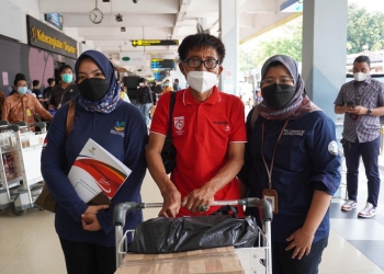 Fasilitasi 2 Tuna Wisma ke Kampung Halaman, Mensos Berencana Memberikan Bansos