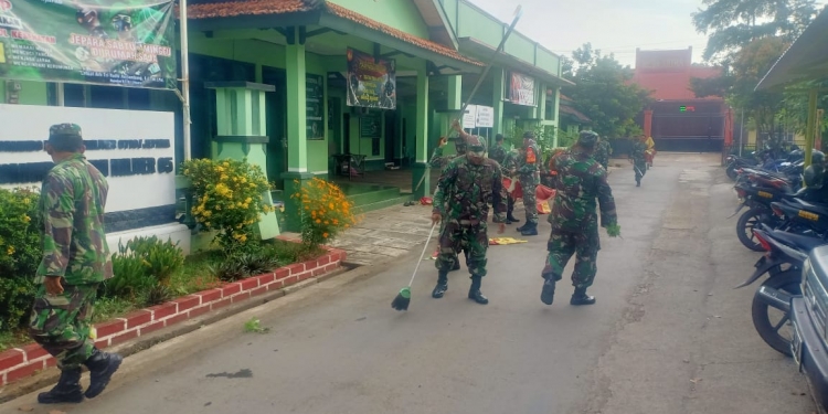 Wujudkan Keindahan dan Kenyamanan Pangkalan Anggota Koramil 05/Mayong Lakukan Pembersihan