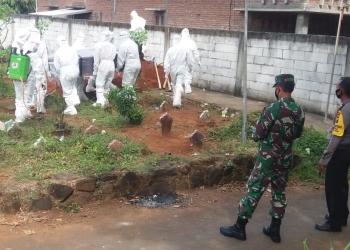 Danramil 04/Pecangaan Monitoring Prosesi Pemakaman Protokol Covid-19