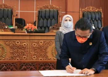 DPRD KOTA DEPOK MELAKSANAKAN RAPAT PARIPURNA PENYAMPAIAN HASIL RESES, PENETAPAN PROPEMPERDA 2022 DAN PENYAMPAIAN 3 RAPERDA KOTA DEPOK