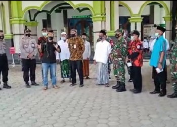 Mitra Reskrim Comunity (MRC) dan Forkopincam Kec. Nalumsari Berbagi di Jumat Berkah