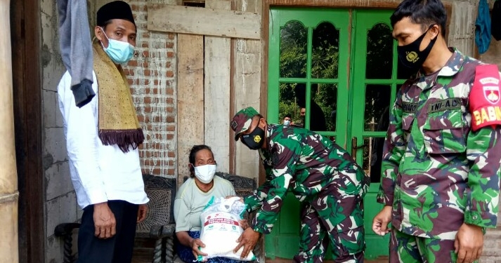 Koramil 05 Majong Peduli Dengan Berbagi Kepada Masyarakat