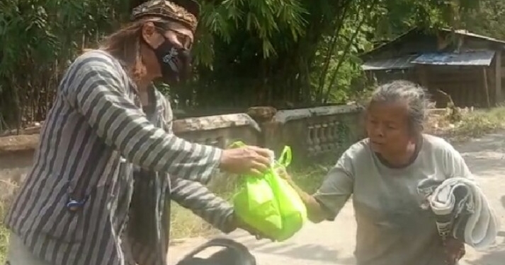 Mitra Reskrim Comunnity (MRC) Jepara Road show Berbagi Sembako di Jumat Berkah