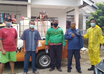 Penyemprotan Disinfektan Bersama Jaber Depok, Damkar, LPM, PBST Diwilayah Sukatani RW 04,10,02