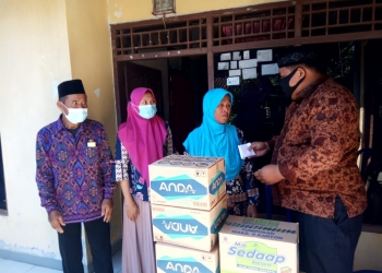Kepala Desa Bandung Majong Jepara Berikan Bantuan Untuk Korban Covid-19