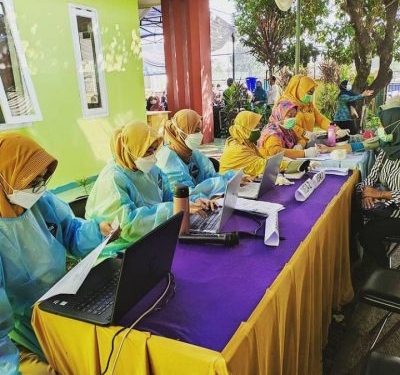 Warga Desa Cikeas, Antusias Saat Vaksin