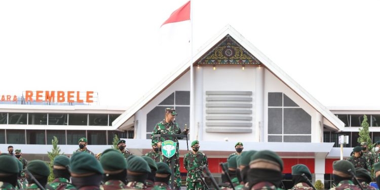 Dengan Prokes Ketat, Pangdam IM Pimpin Upacara Tradisi Pemberangkatan Satgas Pamtas Penyangga (Mobile) Yonif RK 114/SM