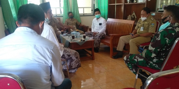 Danramil 05/Mayong Komsos Dengan Tokoh Agama Ajak Patuhi Prokes