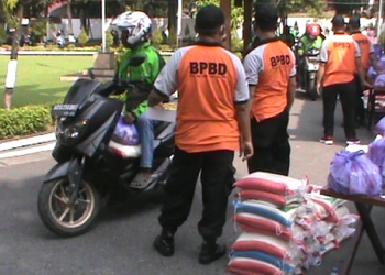 Driver Grab & Gojek Sragen Nyadong Beras di Pendopo Sumonegoro