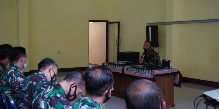 Anggota Kodim Mendapatkan Koleksi Jam Dari Dandim 0719/Jepara