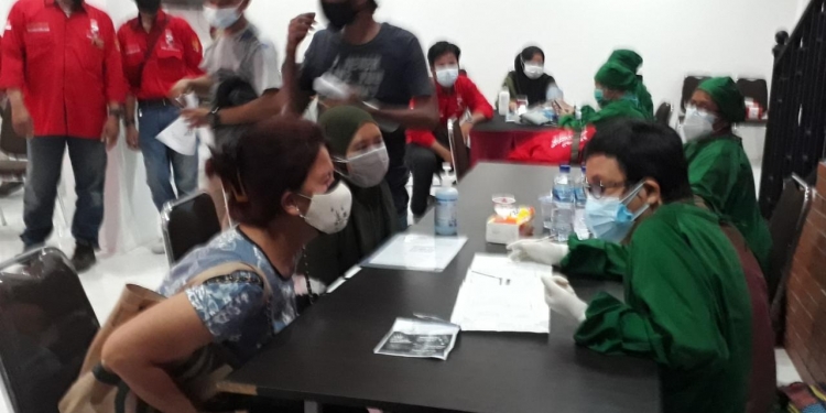 Polda Metrojaya – PDIP Dukung Percepatan Vaksinasi