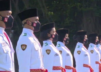 Pengibar Bendera Pusaka Penuhi Keinginan Almarhumah Ibunya