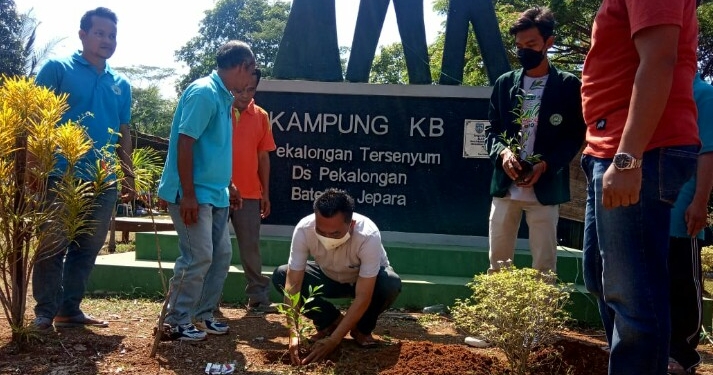 Bumdes Pekalongan Kec. Batealit Jepara, Gelar Pameran UKM dan Penanaman Pohon