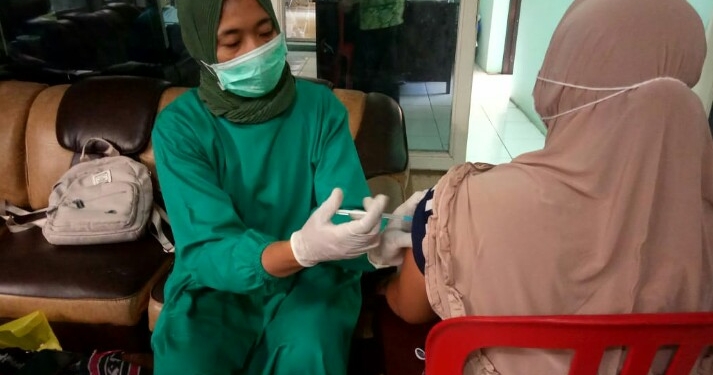 Peduli Dengan Kesehatan Masyarakat Kepala Desa Kriyan Kec. Kalinyamatan Gerakan Vaksinasi