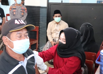 Wagub Prov Jateng Gus Yasin Maksimalkan Vaksinasi di Lingkungan Ponpes