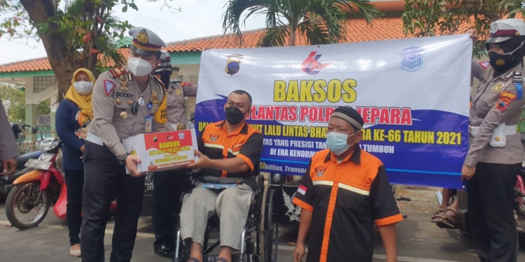 Komunitas Motor Difabel Jepara Dapat Bantuan Sembako di HUT Satlantas