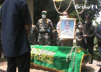 KOLONEL [ PURN ] HR. BAWONO , EKS BUPATI SRAGEN DIMAKAMKAN DI PAMIJEN SEKAR DUYUNGAN SIDOHARJO
