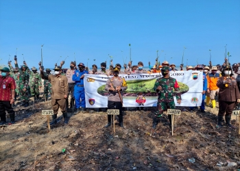 Polres Jepara Tanam Pohon Mangrove Dalam Rangka Polda Jateng Mageri Segoro