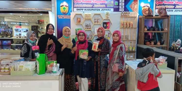 Pelaku UKM Dari Desa Karangnongko Nalumsari Jepara Sukses Dengan Olahan Berbahan Baku Singkong