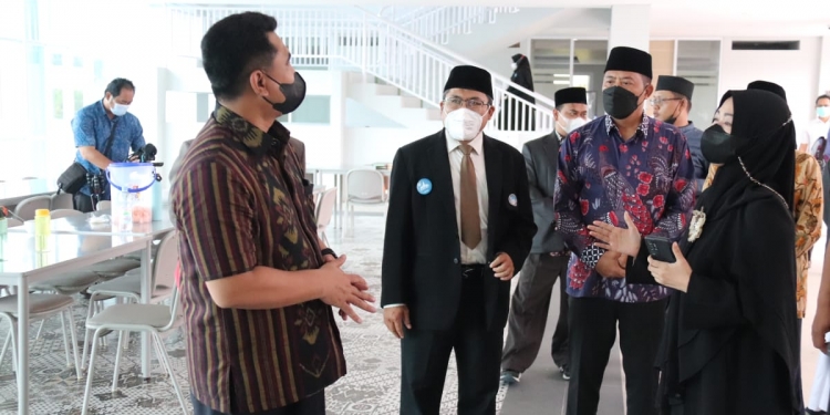 Taj Yasin Harapkan Al-Azhar IIBS Karanganyar Cetak Santri Entrepreneur