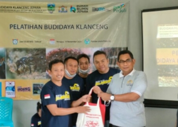 Andang Wahyu Triyanto Anggota DPRD Prov. Jateng Dukung Komunitas Budidaya Madu Klanceng Jepara