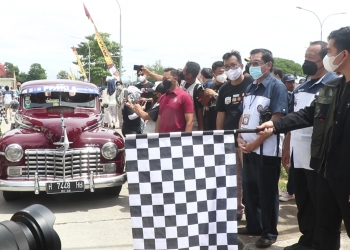 Penggemar Mobil Kuno Yang Tergabung Dalam PPMKI Datang ke Solo Dalam Rangka Hari Ulang Tahun (HUT)