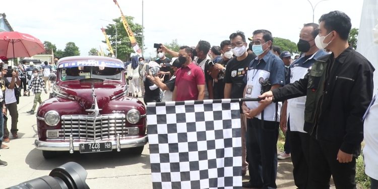 Penggemar Mobil Kuno Yang Tergabung Dalam PPMKI Datang ke Solo Dalam Rangka Hari Ulang Tahun (HUT)