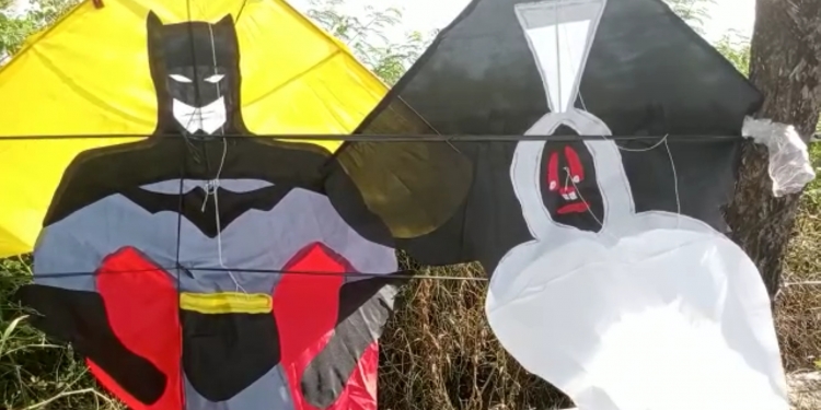 Layang-Layang Superhero & Horor Berkibar di Gedongan Tasik Madu, Dijual @ 25 s/d 50 Ribu